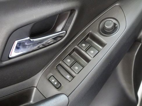 Used 2017 Chevrolet Trax LT w/ LT Convenience Package image 17