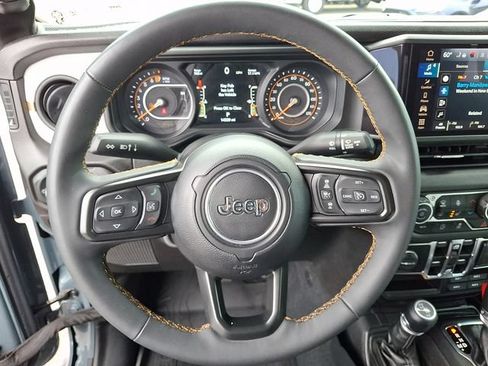 Used 2024 Jeep Gladiator Sport AWD/4WD image 15