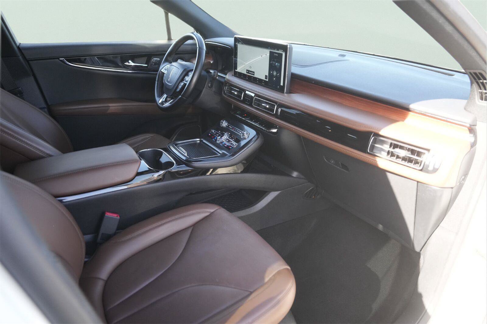 Used 2022 Lincoln Nautilus Reserve w/ Luxury Package FWD image 18