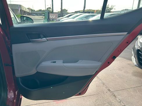 Used 2017 Hyundai Elantra SE FWD image 16