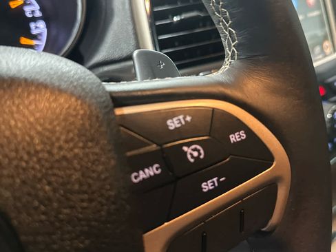 Used 2017 Jeep Grand Cherokee Overland AWD/4WD image 25