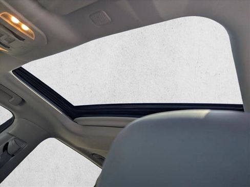Used 2021 Toyota Highlander XLE AWD/4WD image 15