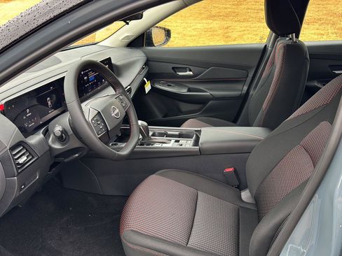 New 2026 Nissan Sentra SR w/ Floor Mat Package FWD image 8
