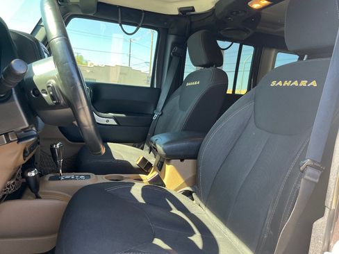 Used 2014 Jeep Wrangler Unlimited Sahara w/ Connectivity Group AWD/4WD image 22