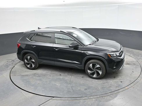Used 2024 Volkswagen Taos SE AWD/4WD image 19