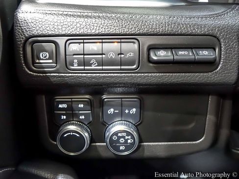 Used 2021 GMC Yukon XL Denali w/ LPO, Illumination Package AWD/4WD image 28