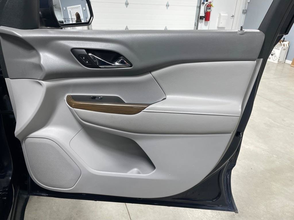 Used 2017 GMC Acadia SLE w/ Driver Alert Package I AWD/4WD image 29