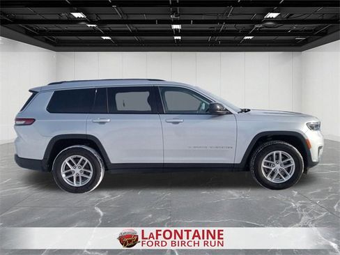 Used 2023 Jeep Grand Cherokee L Laredo image 3