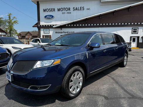 Used 2013 Lincoln MKT AWD image 1