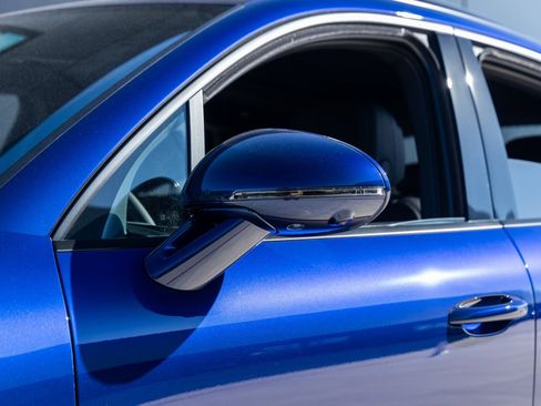 Certified 2026 Porsche Macan image 16