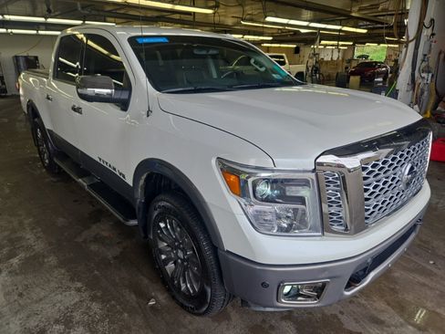 Used 2018 Nissan Titan Platinum Reserve w/ Platinum Utility Package AWD/4WD image 3