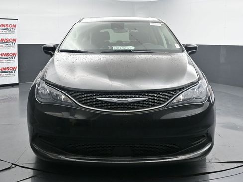 Used 2023 Chrysler Voyager LX FWD image 3