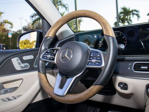 Used 2022 Mercedes-Benz GLS 450 4MATIC image 25