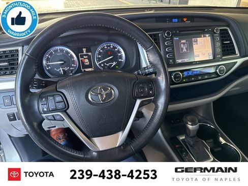 Used 2015 Toyota Highlander Limited w/ Driver Technology Package image 17