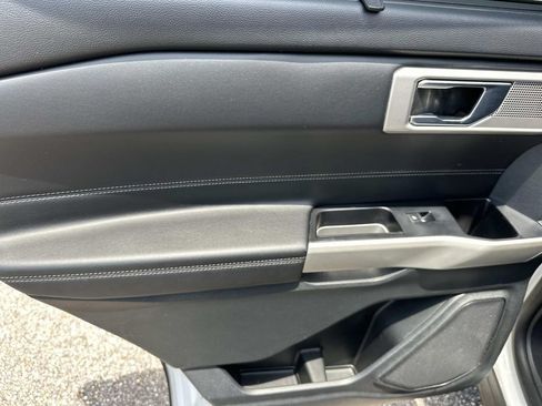 Used 2022 Ford Explorer Limited w/ Equipment Group 301A RWD image 15