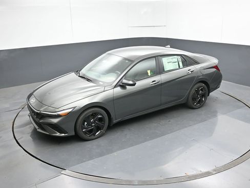 New 2026 Hyundai Elantra SEL Sport Premium FWD image 18