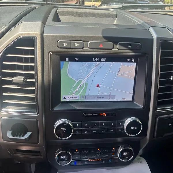 Used 2019 Ford Expedition XLT w/ Equipment Group 202A AWD/4WD image 24