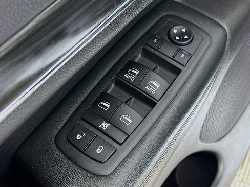 Used 2019 Jeep Grand Cherokee Limited AWD/4WD image 18