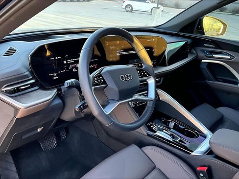 Certified 2025 Audi Q5 Premium Plus w/ Premium Plus image 17