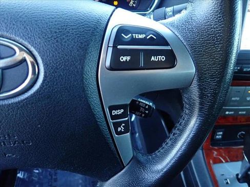 Used 2012 Toyota Highlander Limited w/ Tow Pkg image 17