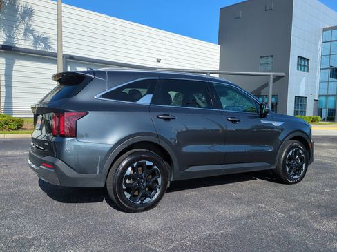 Used 2024 Kia Sorento S AWD/4WD image 4