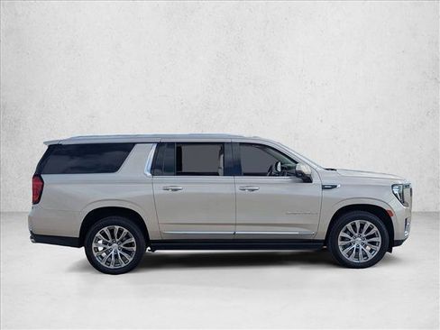Used 2023 GMC Yukon XL Denali RWD image 4