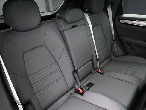 Certified 2023 Porsche Cayenne Platinum Edition AWD/4WD image 28