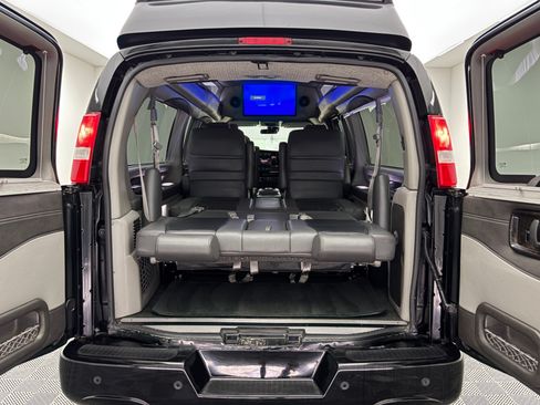 Used 2020 GMC Savana 2500 Extended w/ Enhanced Convenience Package RWD image 11
