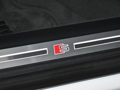 Used 2023 Audi S8 w/ S8 Comfort Plus Package image 20