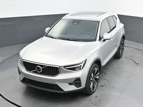 Certified 2025 Volvo XC40 B5 Plus image 33