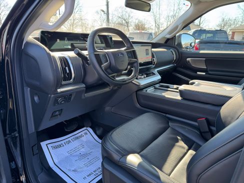 Used 2025 Ford Expedition Max Platinum image 11