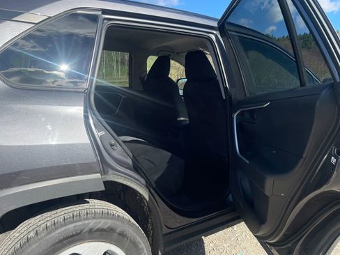 Used 2019 Toyota RAV4 LE AWD/4WD image 24
