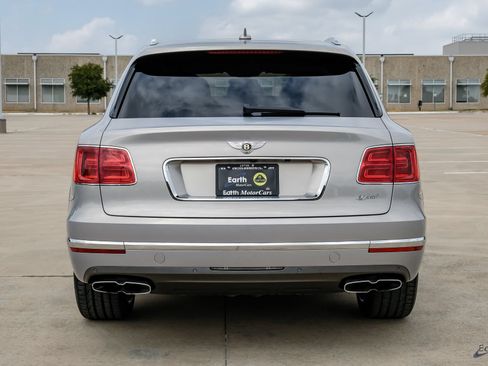 Used 2020 Bentley Bentayga Plug-In Hybrid AWD/4WD image 11