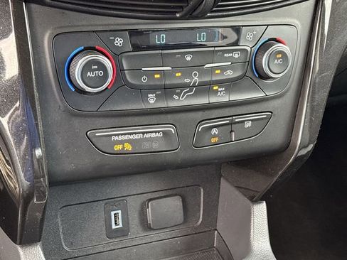 Used 2017 Ford Escape SE w/ Equipment Group 201A image 18