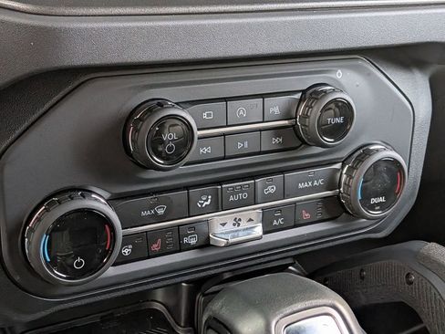 New 2025 Ford Bronco Badlands image 34