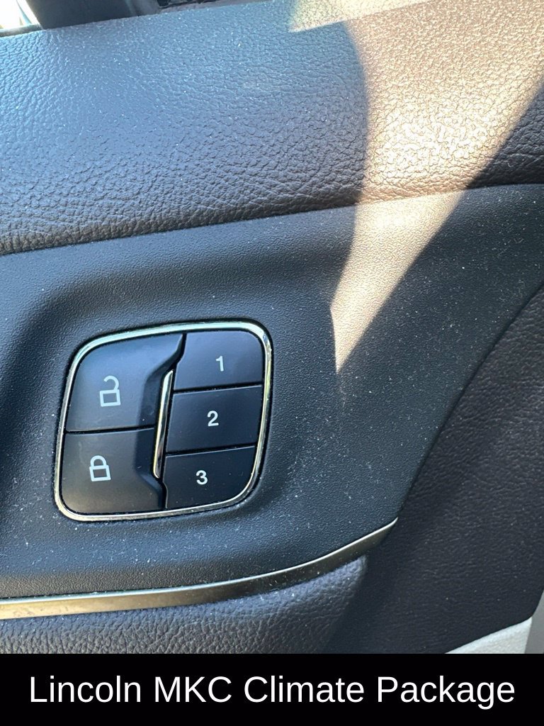 Used 2018 Lincoln MKC Select w/ Select Plus Package AWD/4WD image 13