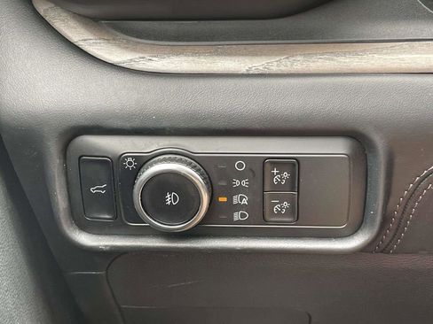 Used 2023 Ford Explorer Platinum w/ Technology Package AWD/4WD image 28
