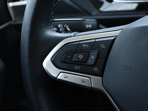 Used 2023 Volkswagen Jetta SE w/ Panoramic Sunroof Package image 35