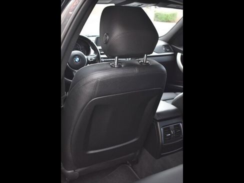Used 2016 BMW 320i Sedan w/ Sport Package image 21
