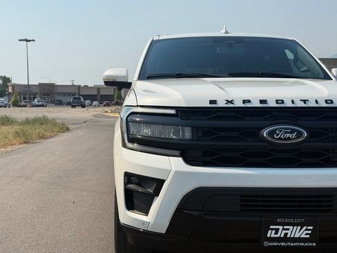 Used 2023 Ford Expedition Limited RWD image 4