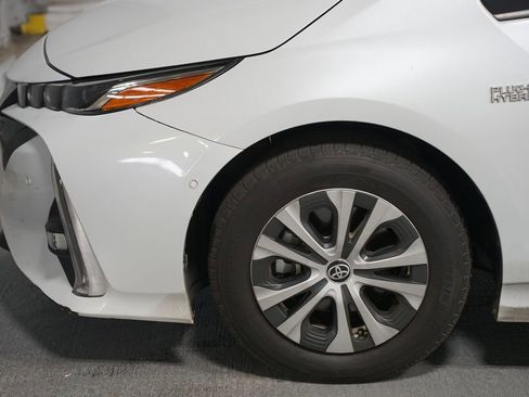 Used 2022 Toyota Prius Prime Limited FWD image 5