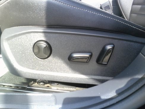 Used 2024 Volkswagen Jetta SE FWD image 17
