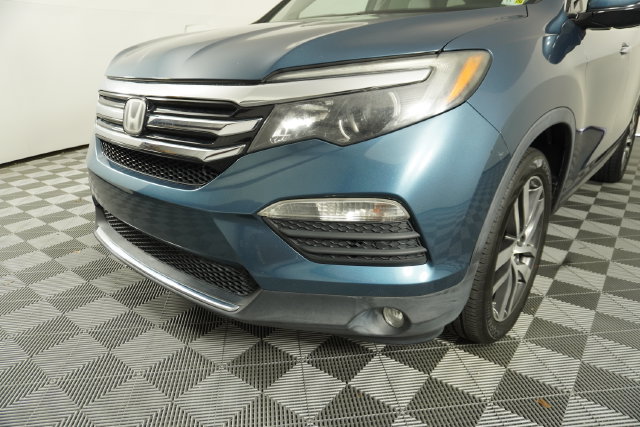 Used 2017 Honda Pilot Touring image 11
