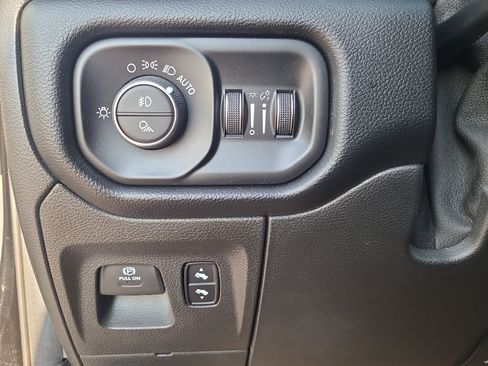 Used 2019 RAM 1500 Big Horn AWD/4WD image 14