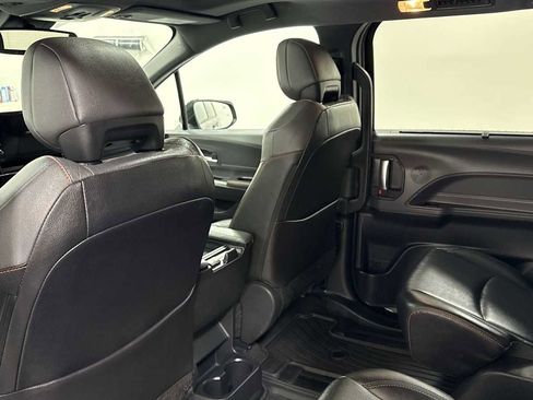 Used 2021 Toyota Sienna XSE image 27
