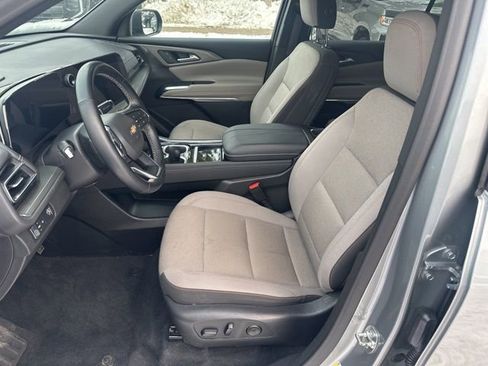 Used 2024 Chevrolet Traverse LT image 28