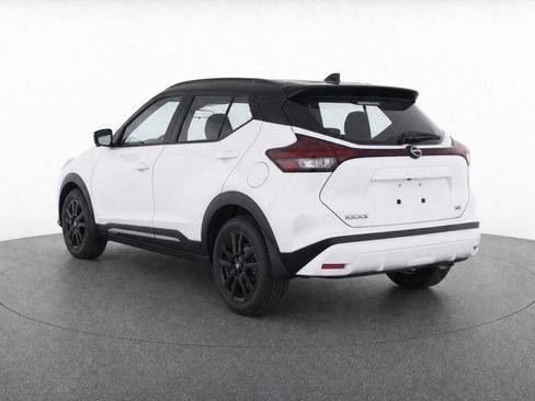 Used 2023 Nissan Kicks SR FWD image 3