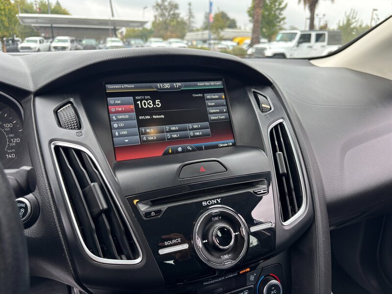 Used 2015 Ford Focus Titanium w/ Titanium Technology Package FWD image 10