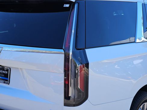 Certified 2024 Cadillac Escalade Premium Luxury w/ Performance Package AWD/4WD image 11