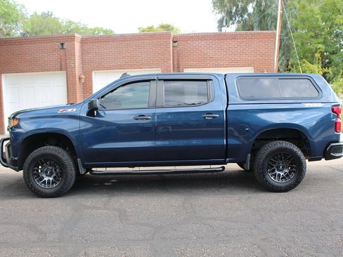 Used 2019 Chevrolet Silverado 1500 Custom Trail Boss w/ Custom Convenience Package AWD/4WD image 2